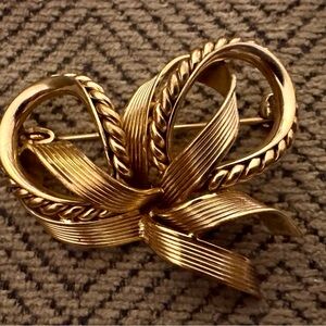 Vintage Gold-Tone Bow Rope Brooch
